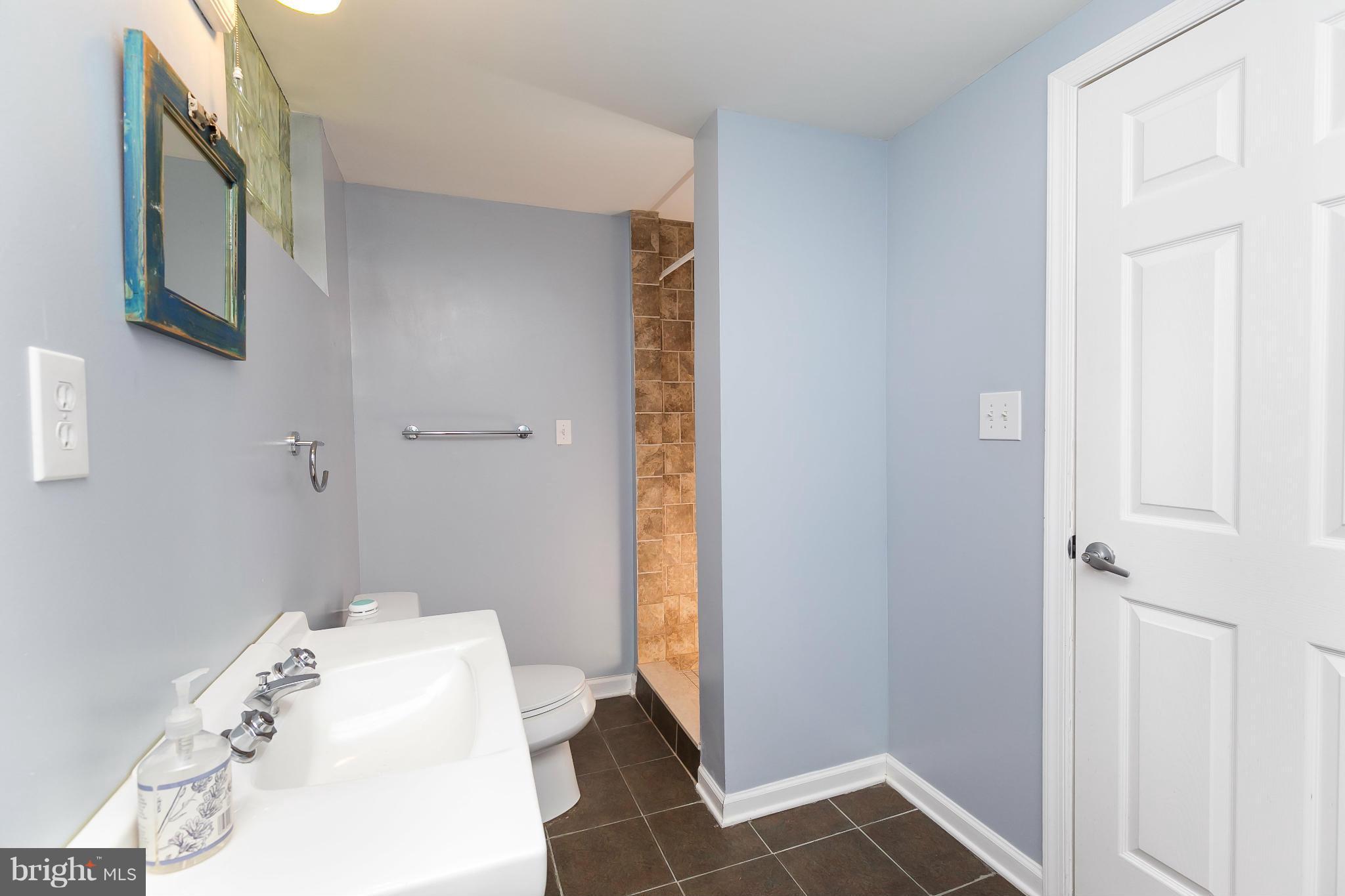 966 North Hill Road Baltimore, MD 21218 - Photo 13 of 30 Bath