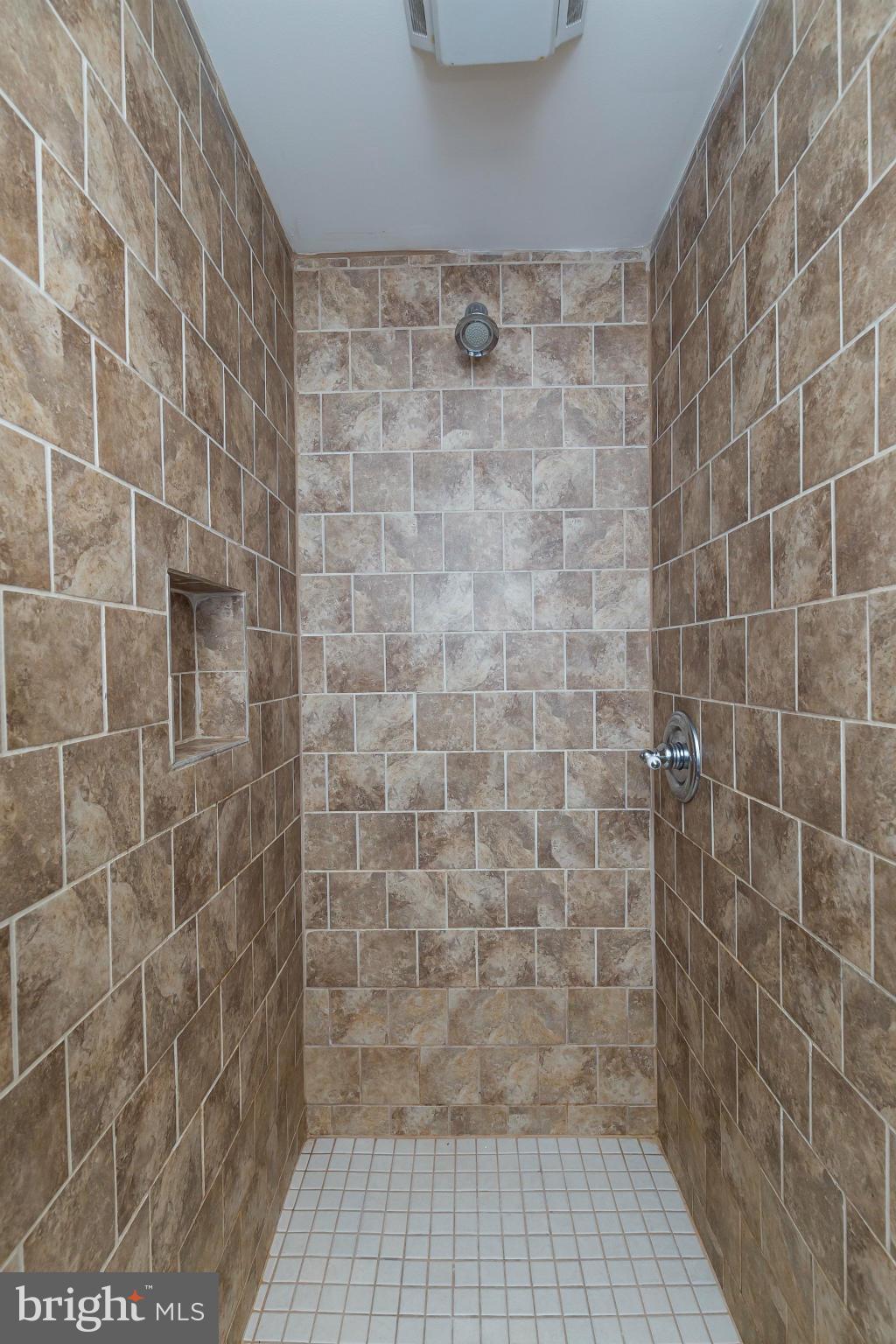 966 North Hill Road Baltimore, MD 21218 - Photo 14 of 30 Bath