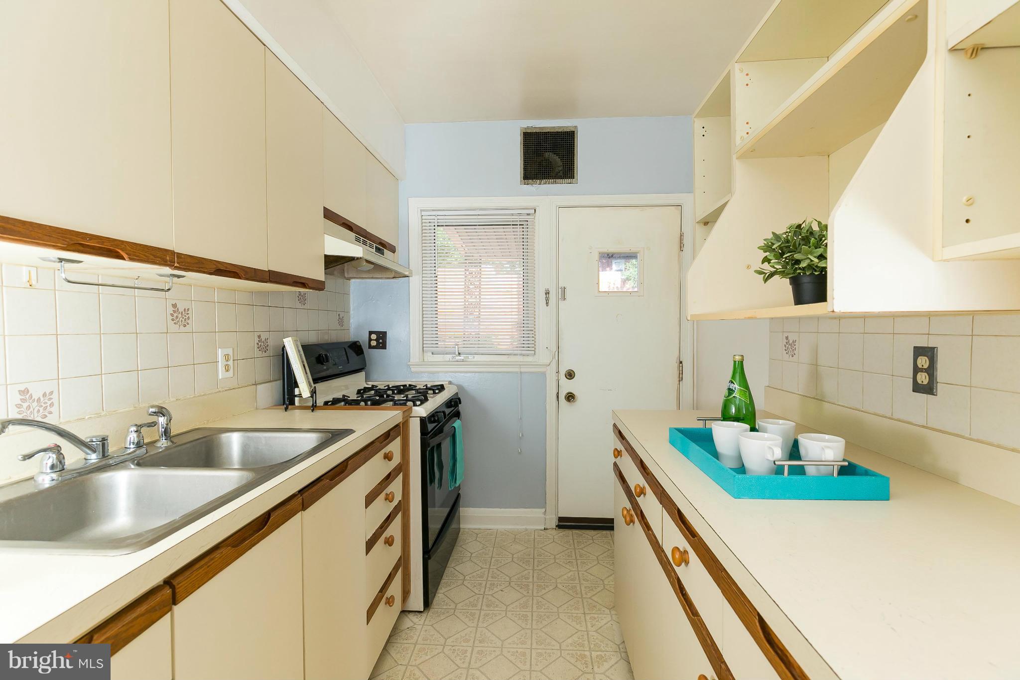 966 North Hill Road Baltimore, MD 21218 - Photo 8 of 30 Kitchen