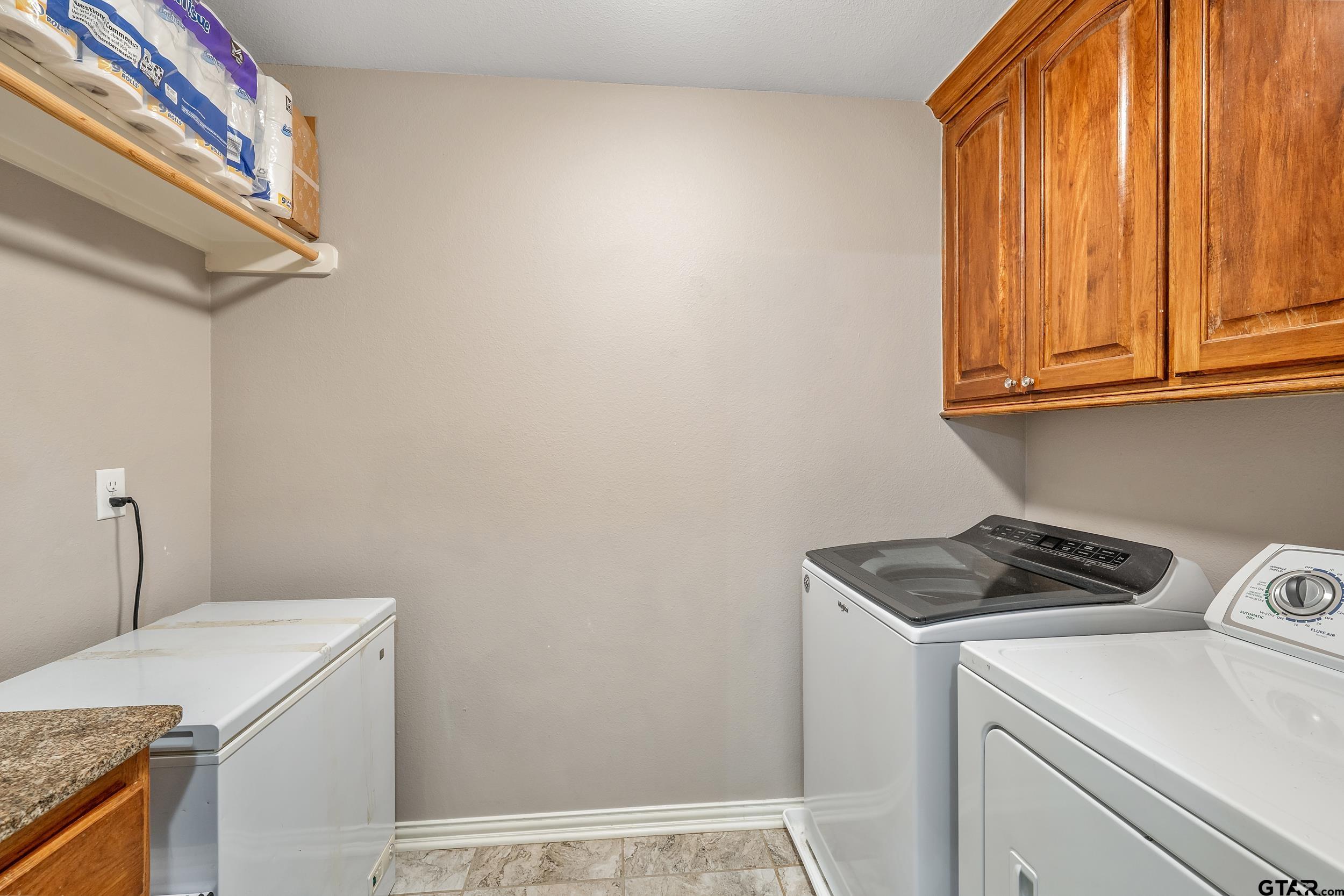 19499 Sara Lane Flint, TX 75762 - Photo 27 of 31 a utility room with dryer and washer
