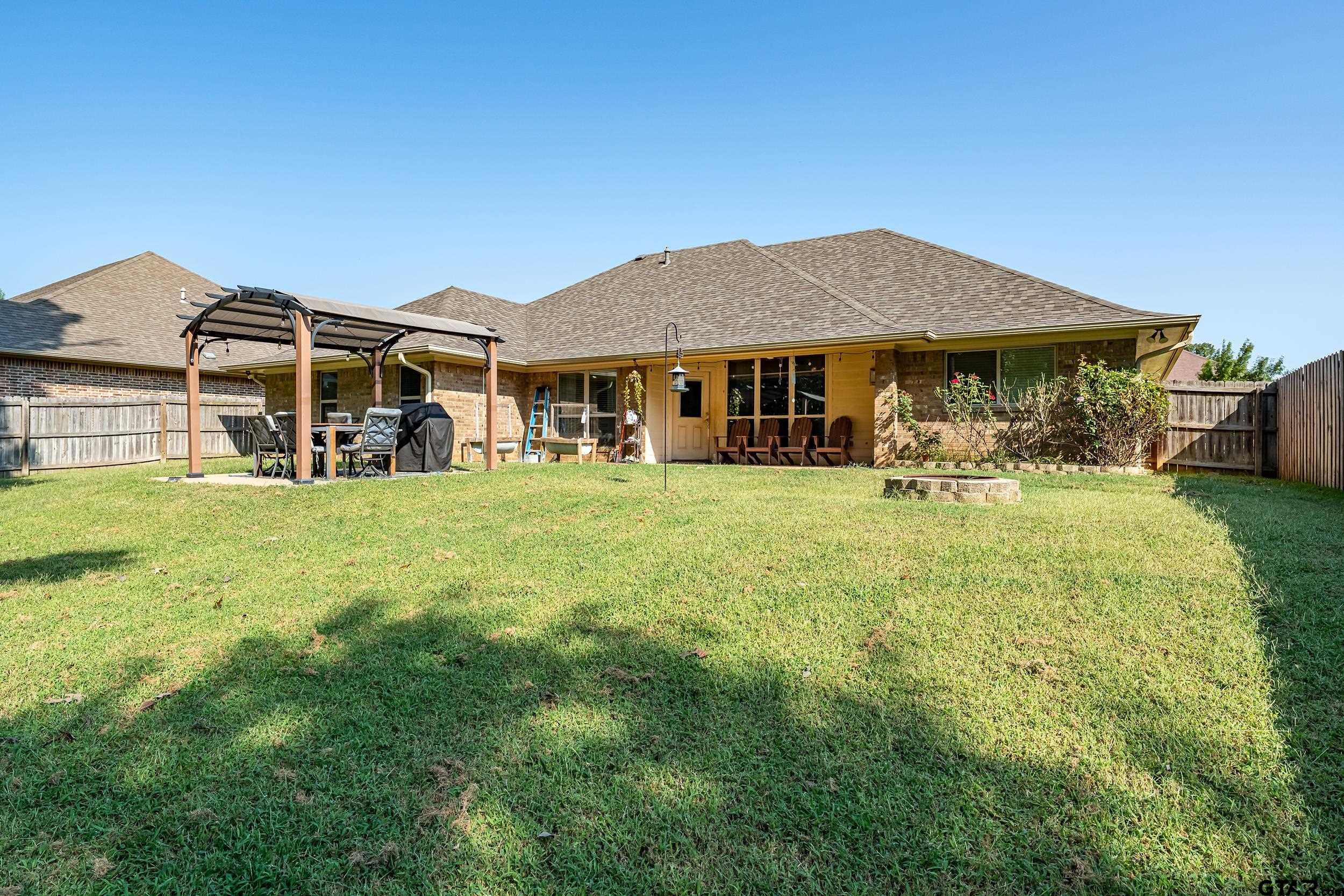 19499 Sara Lane Flint, TX 75762 - Photo 28 of 31 a view of a house with garden
