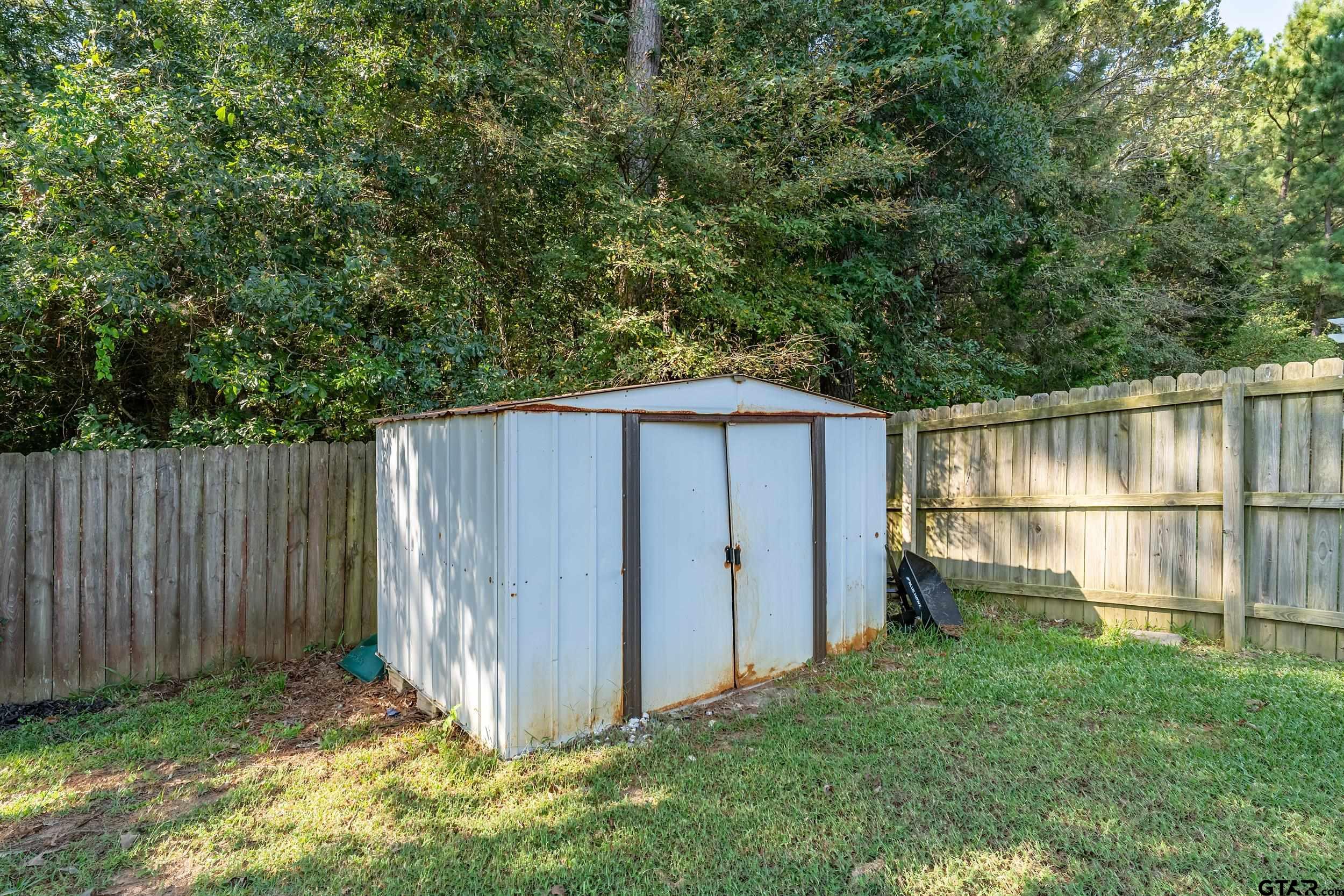 19499 Sara Lane Flint, TX 75762 - Photo 30 of 31 a backyard of a house with grass and a fence