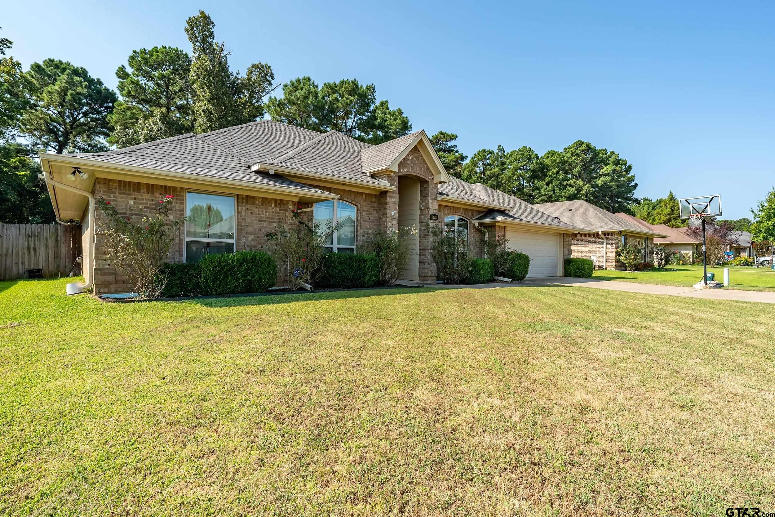 19499 Sara Lane Flint, TX 75762 - Photo 3 of 31 a front view of a house with garden