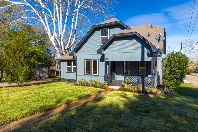 $415,000 | 100 East Val Verde Street, Brenham, TX 77833