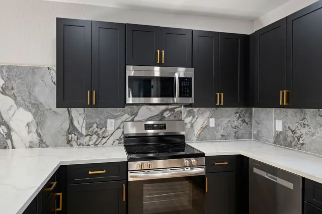 $415,000 | 100 East Val Verde Street, Brenham, TX 77833