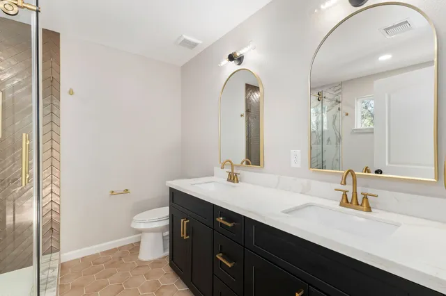 $415,000 | 100 East Val Verde Street, Brenham, TX 77833