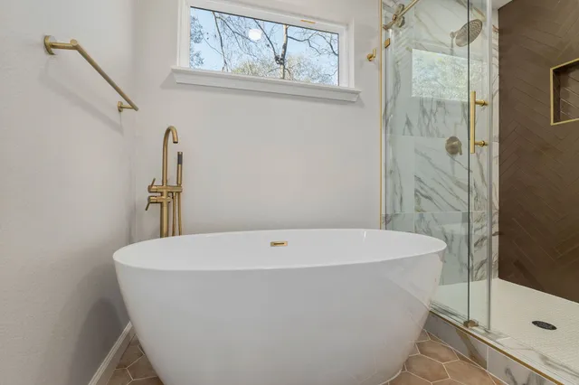 $415,000 | 100 East Val Verde Street, Brenham, TX 77833