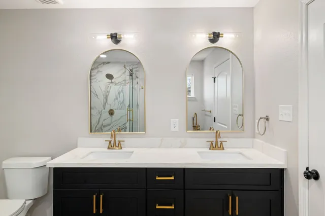 $415,000 | 100 East Val Verde Street, Brenham, TX 77833