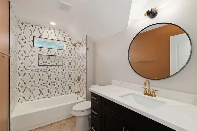 $415,000 | 100 East Val Verde Street, Brenham, TX 77833