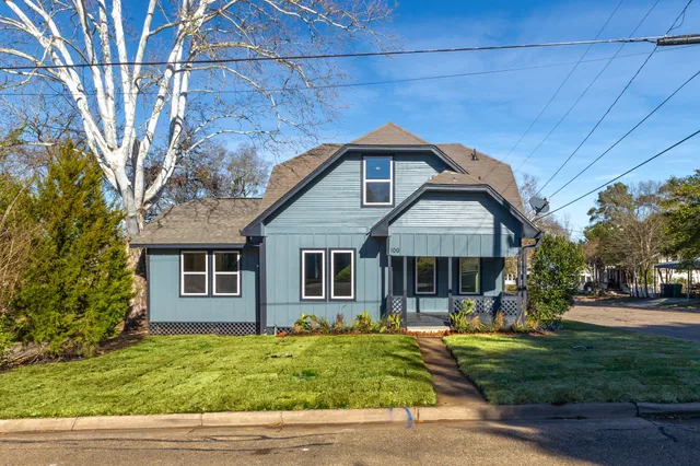 $415,000 | 100 East Val Verde Street, Brenham, TX 77833