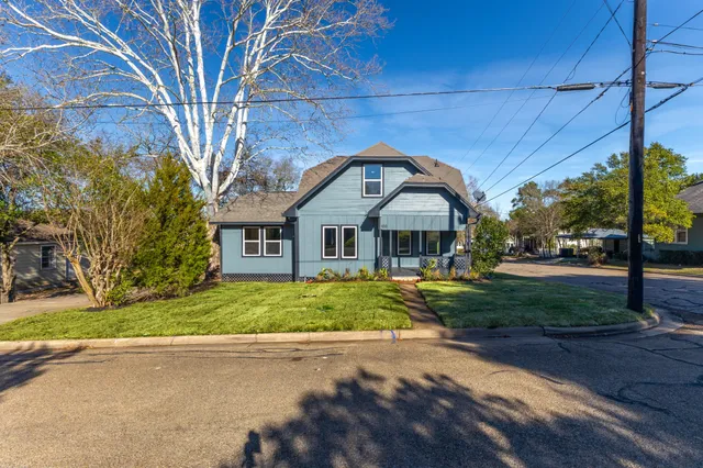 $415,000 | 100 East Val Verde Street, Brenham, TX 77833