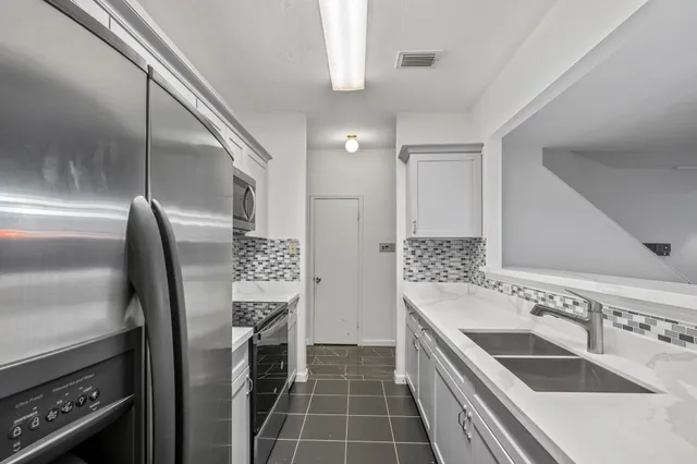$2,075 | 3124 Holly Hall Street, Unit 3124, Houston, TX 77054