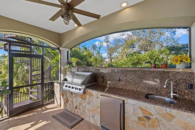 a kitchen that has a stove and a refrigerator