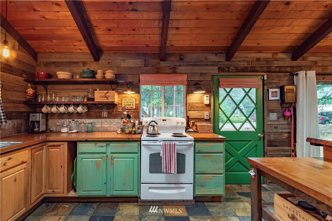 189 Sunstone Road Packwood, WA 98361 - Photo 6 of 40 Gallery Image 6
