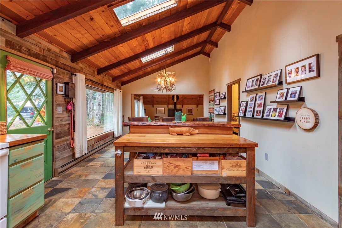189 Sunstone Road Packwood, WA 98361 - Photo 7 of 40 Gallery Image 7