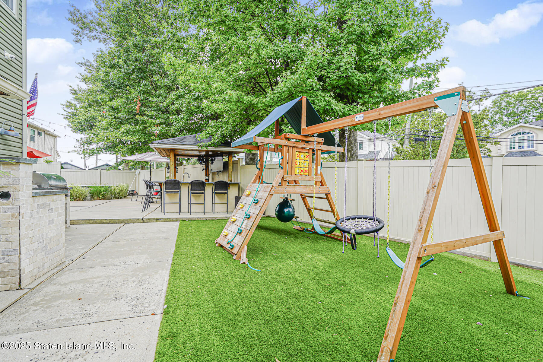 6 Waimer Place Staten Island, NY 10312 - Photo 27 of 33 6 Waimer Place