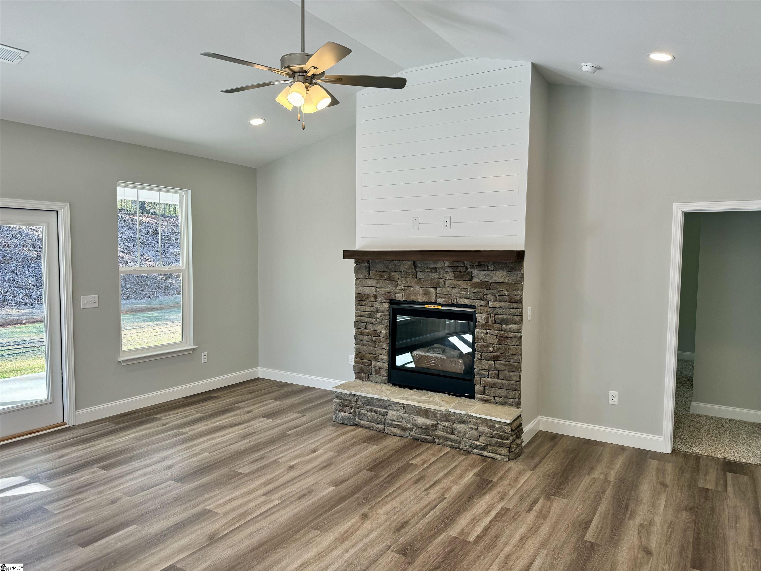 109 Inlet Pointe Drive Anderson, SC 29625 - Photo 4 of 9