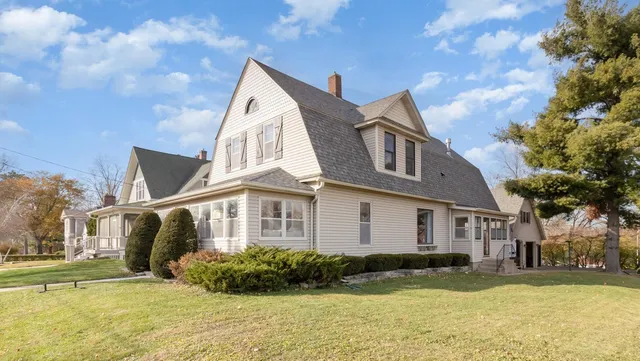 $400,000 | 1004 College Avenue, Red Wing, MN 55066