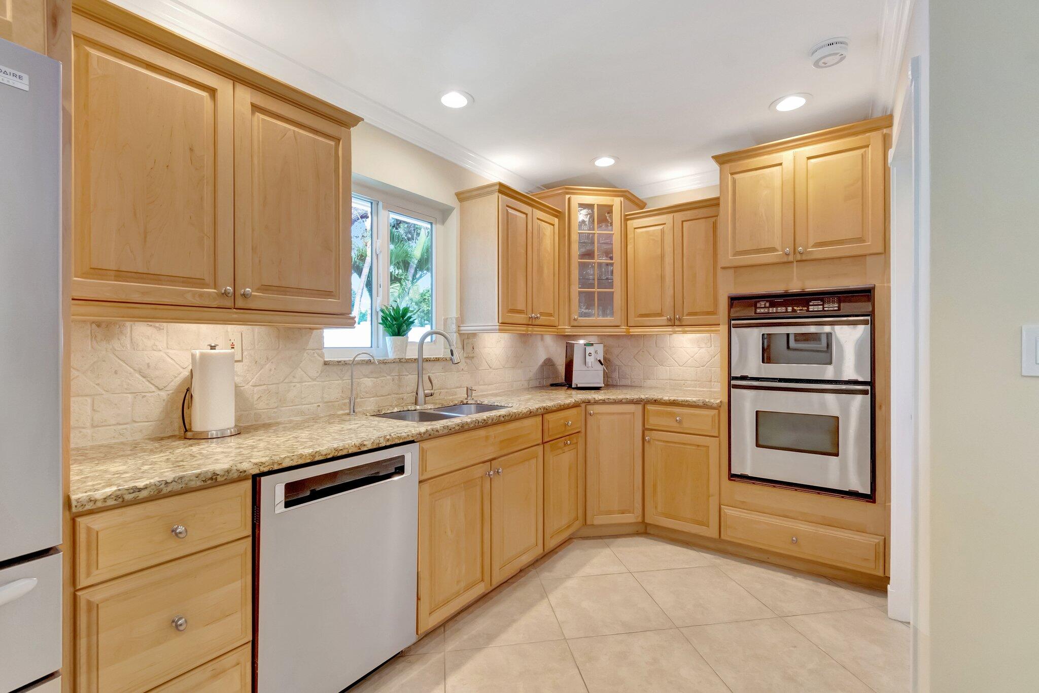 311 Southwest 7th Terrace Boca Raton, FL 33486 - Photo 10 of 27 16-web-or-mls-DSC_5322