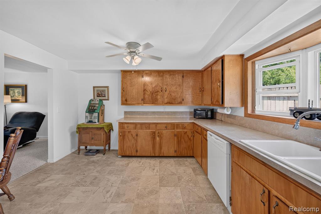 5233 Torrey Road Flint, MI 48507 - Photo 13 of 45