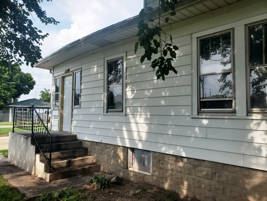 356 West Cypress Street Kankakee, IL 60901 - Photo 3 of 10 a view of a house with a balcony