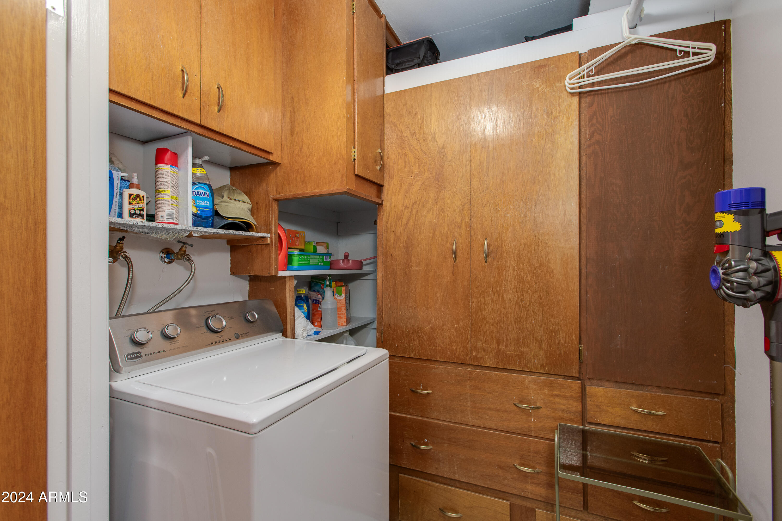 2752 West Lawrence Road Phoenix, AZ 85017 - Photo 16 of 23 a utility room with dryer and washer