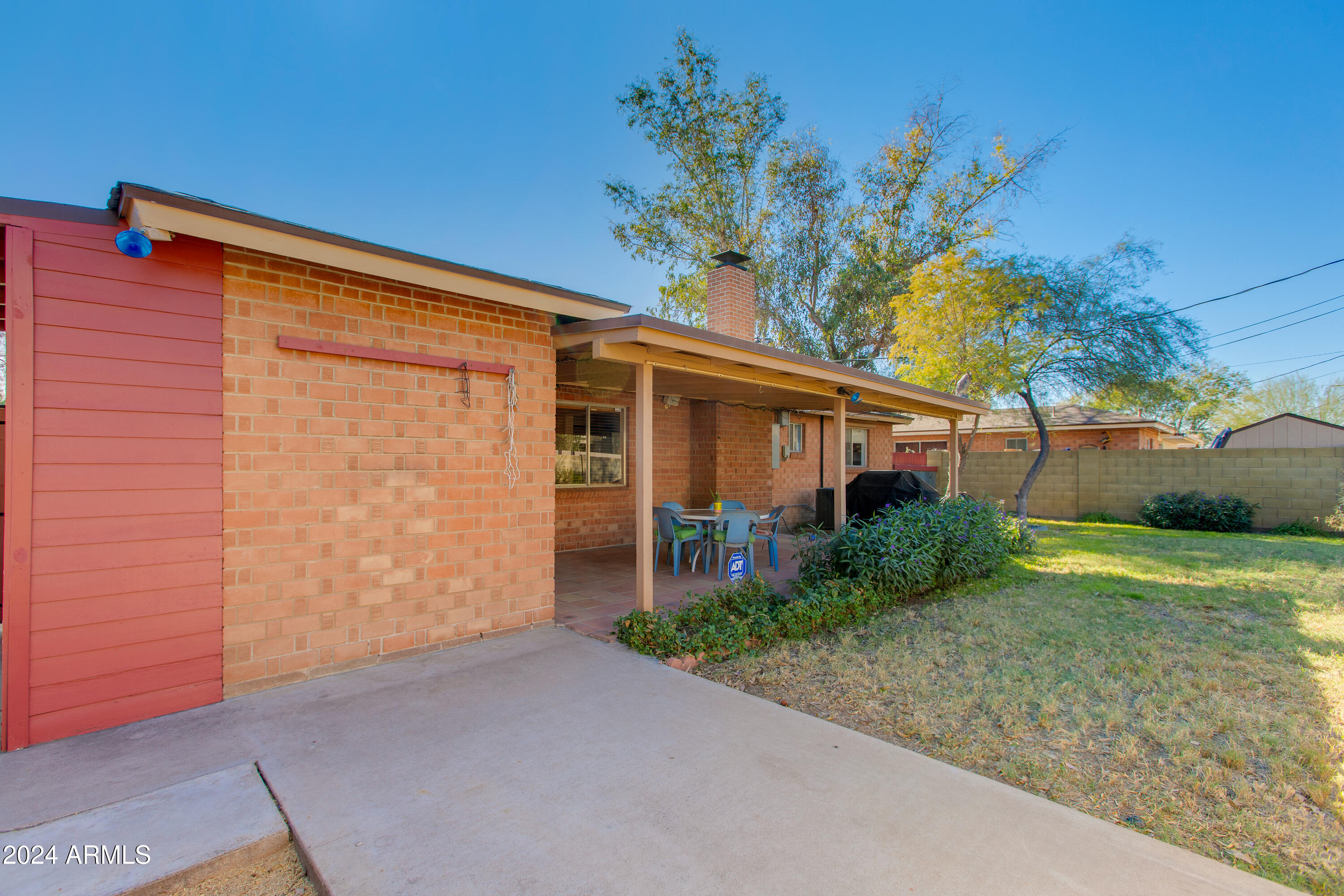 2752 West Lawrence Road Phoenix, AZ 85017 - Photo 20 of 23 a view of a house with a yard