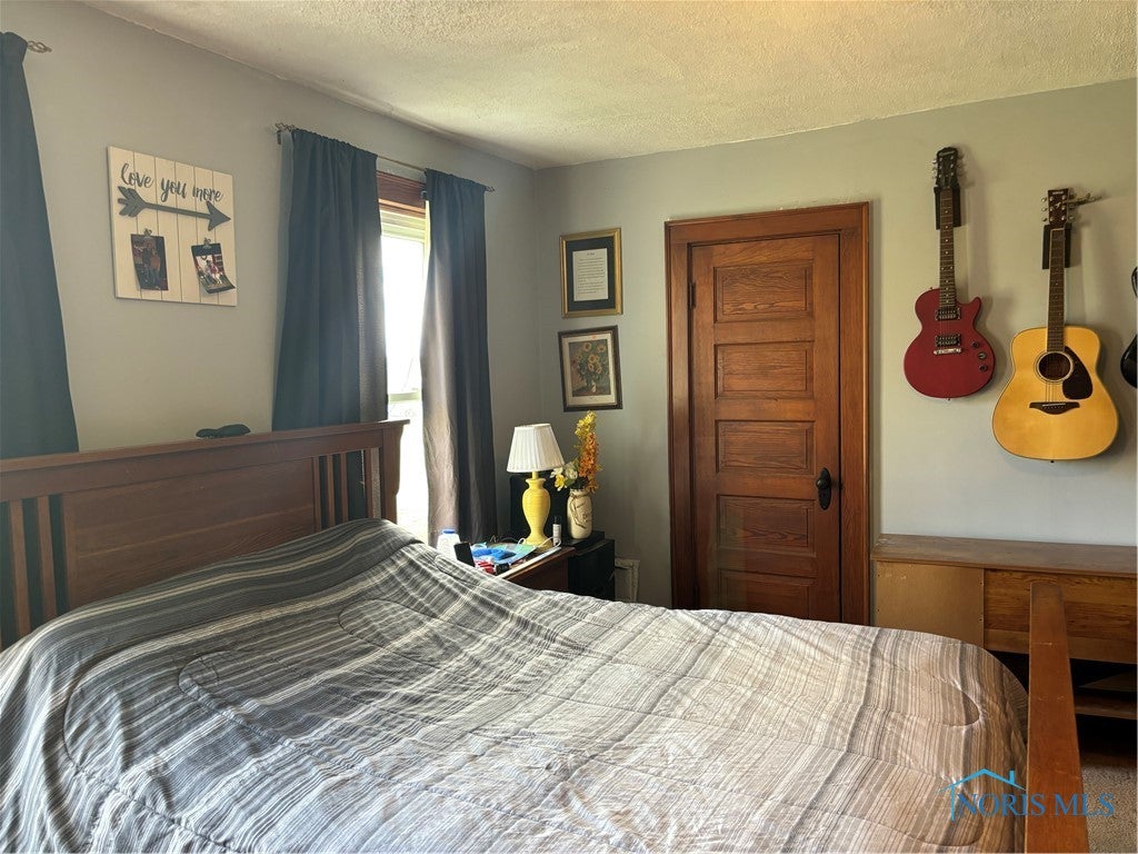 5438 Seaman Road Oregon, OH 43616 - Photo 18 of 32 Primary bedroom w/ walk-in closet