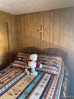 3003 Hualapai Mountain Road, Unit 29 Kingman, AZ 86401 - Photo 23 of 30 a bedroom with a bed and a table in it