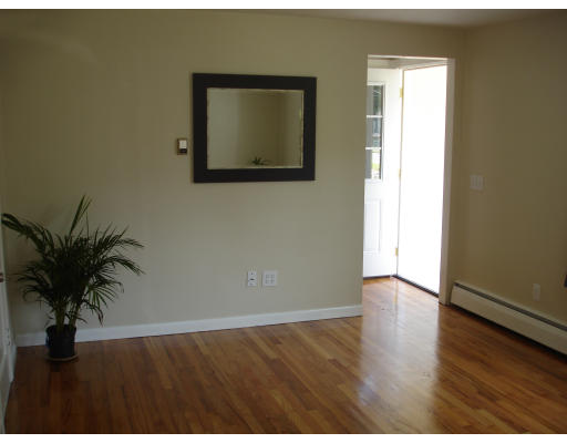 32 Phillips Avenue Springfield, MA 01119 - Photo 7 of 19