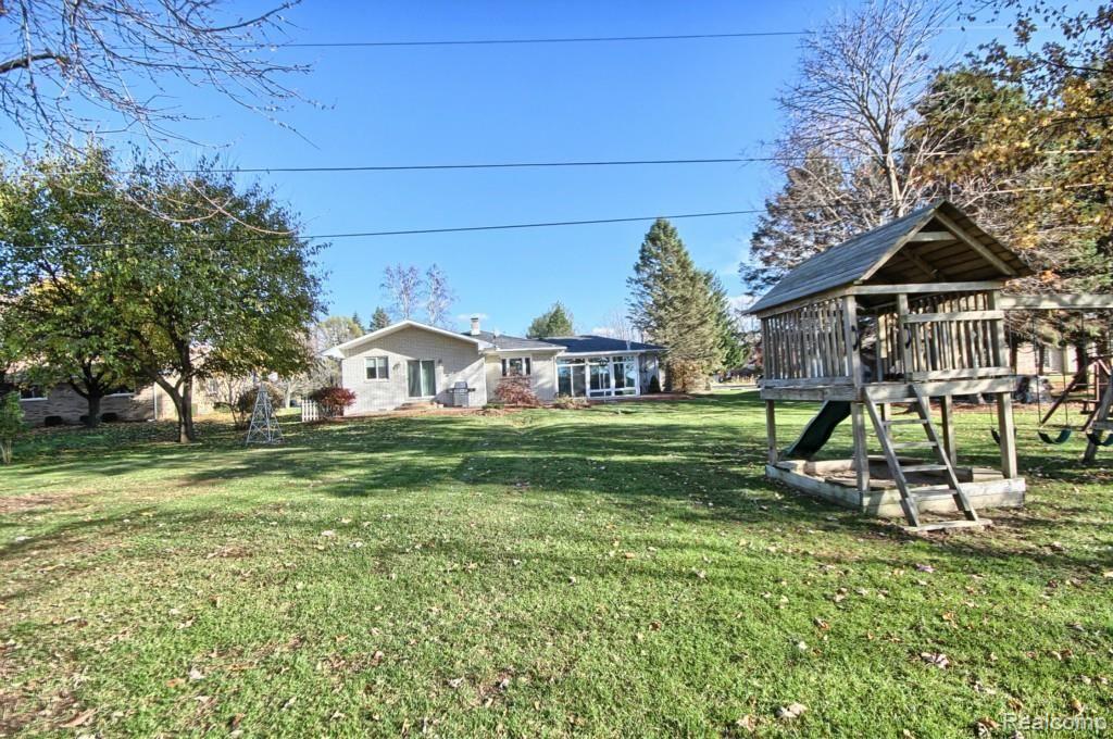 55191 Broughton Road Macomb, MI 48042 - Photo 5 of 30