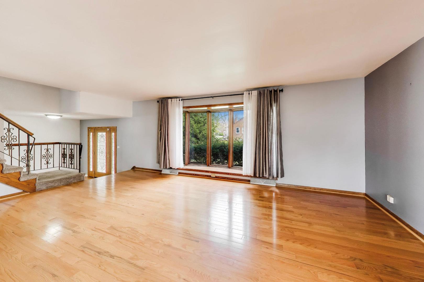 4255 149th Street Midlothian, IL 60445 - Photo 4 of 35