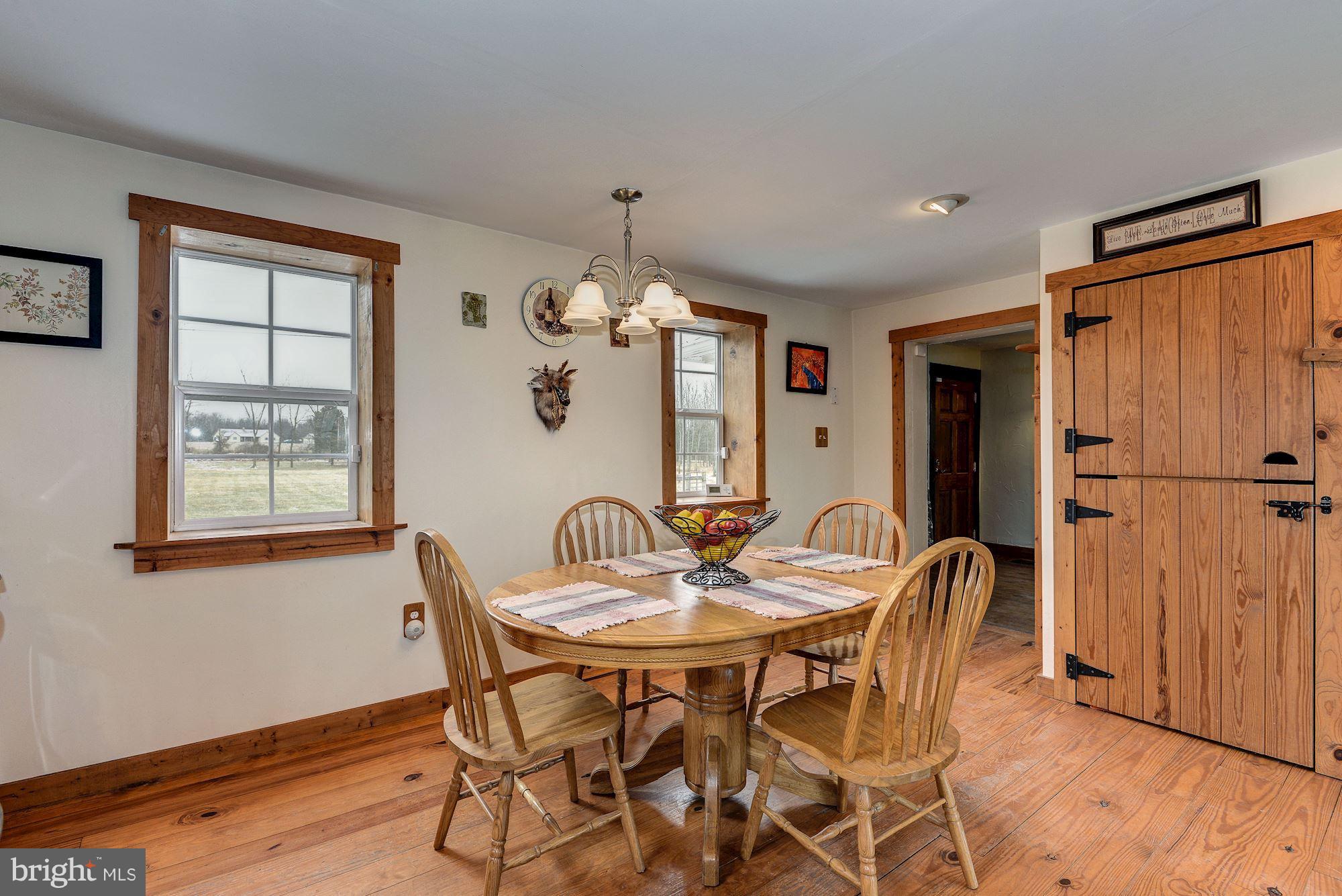 31 Red Bridge Road Gettysburg, PA 17325 - Photo 11 of 25 Kitchen/Dining