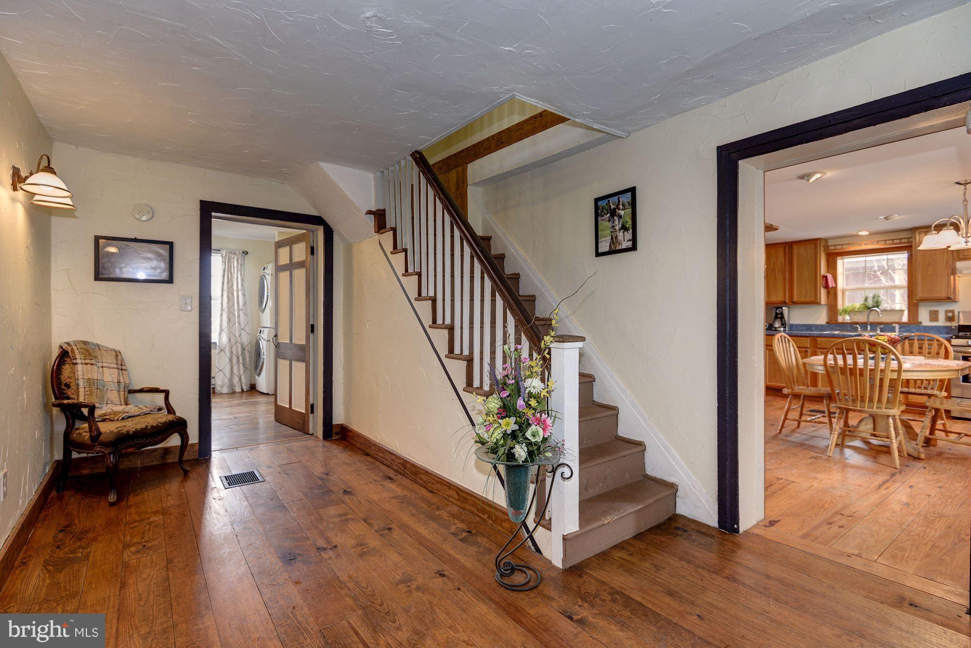 31 Red Bridge Road Gettysburg, PA 17325 - Photo 3 of 25 Foyer