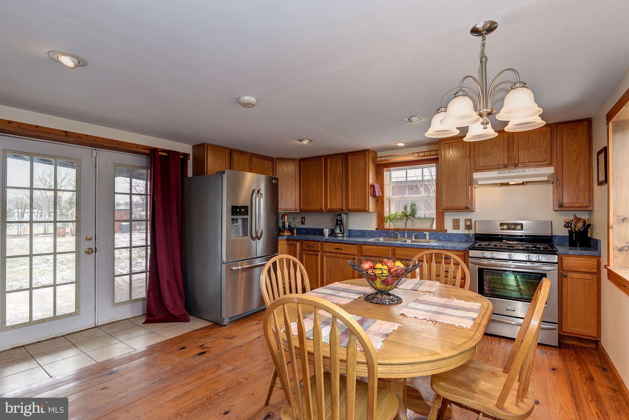 31 Red Bridge Road Gettysburg, PA 17325 - Photo 9 of 25 Kitchen/Dining