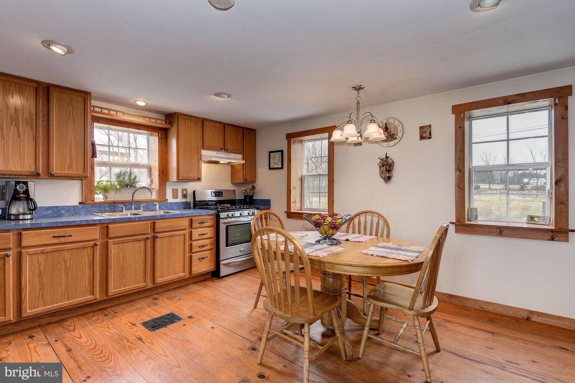 31 Red Bridge Road Gettysburg, PA 17325 - Photo 10 of 25 Kitchen/Dining