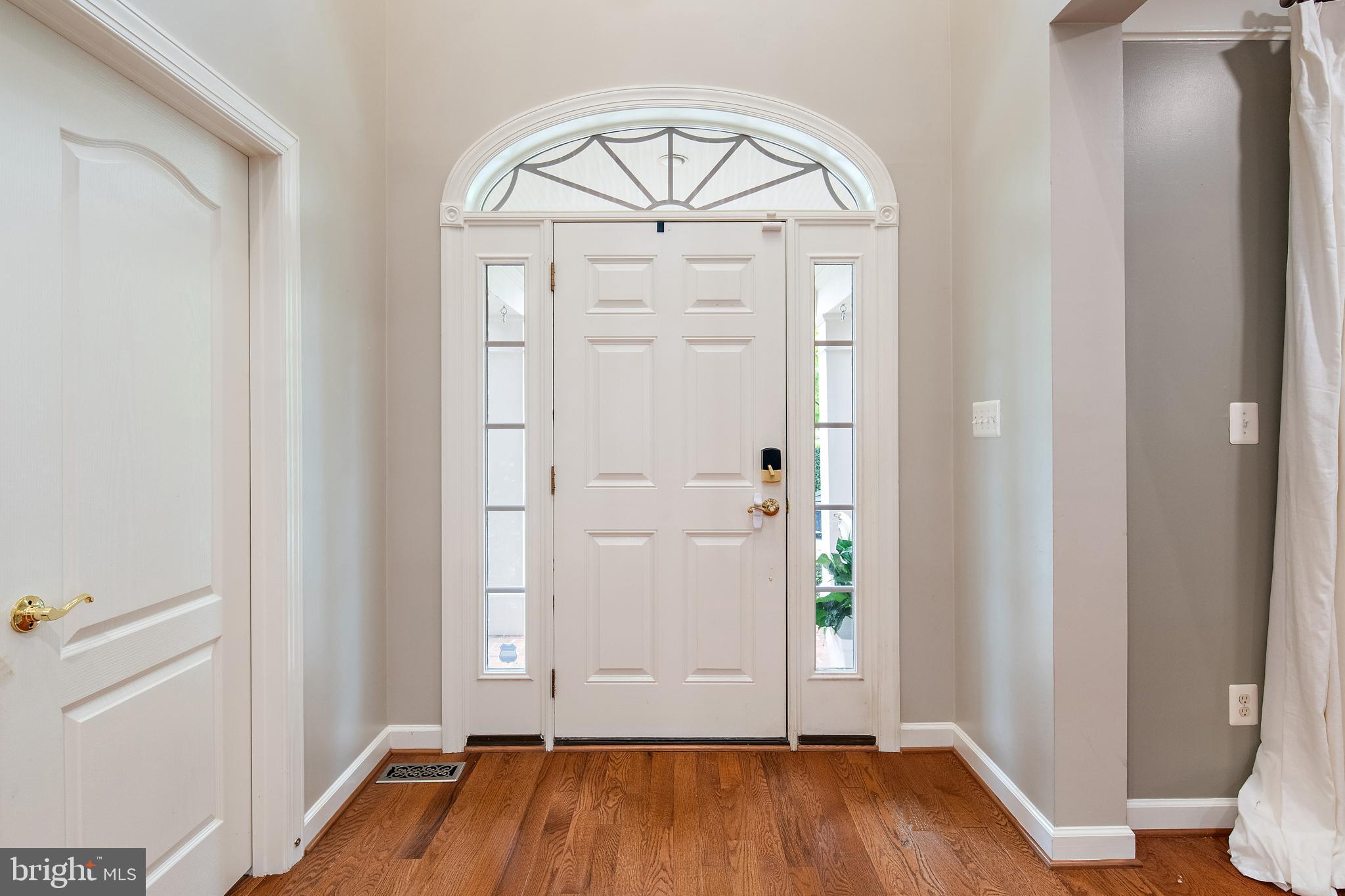 732 Pearson Point Annapolis, MD 21401 - Photo 7 of 76