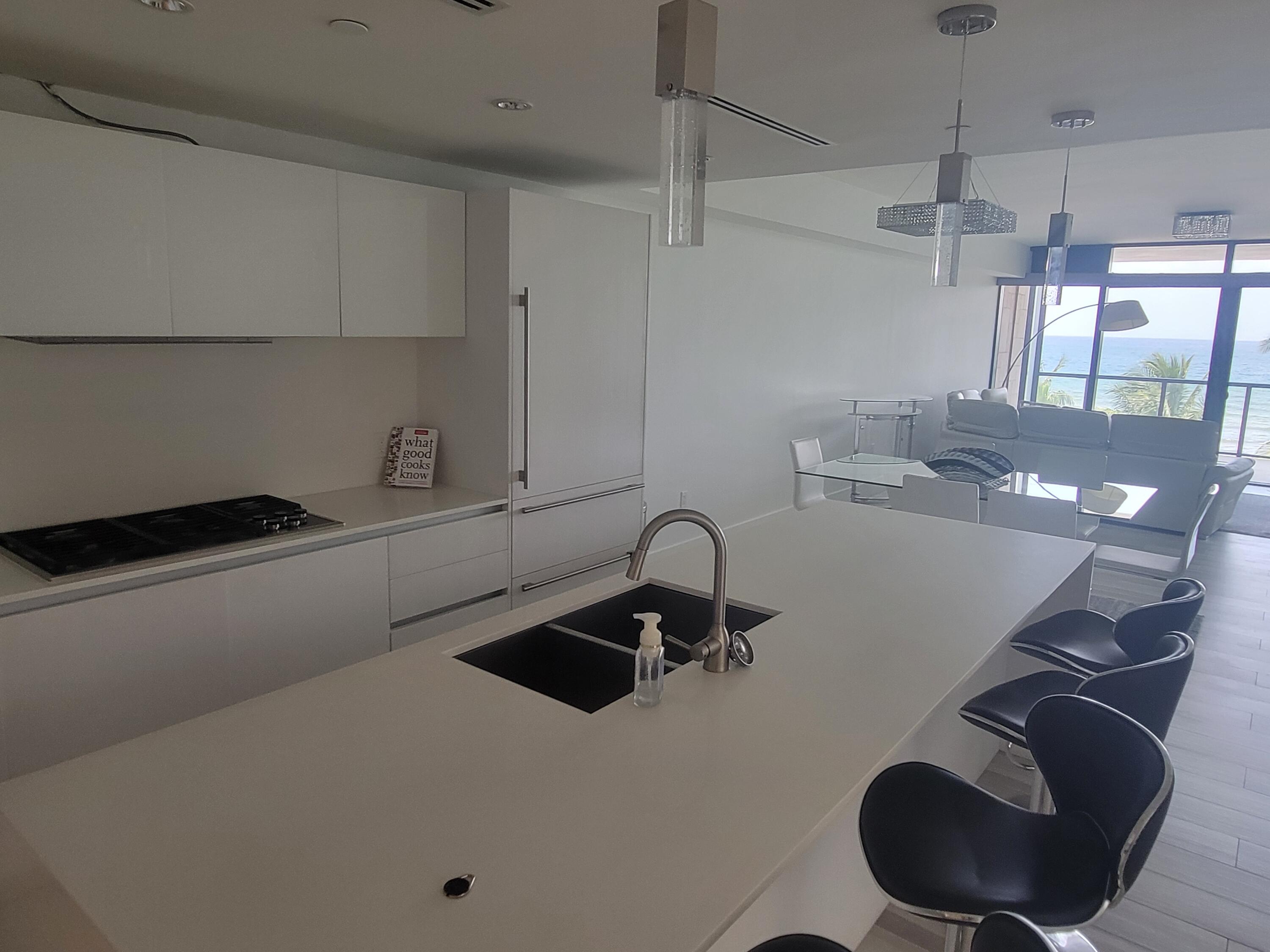 2101 South Surf Road, Unit PHE Hollywood, FL 33019 - Photo 4 of 14 7442914C-56F3-4A18-ABDA-9E20CE1251D2