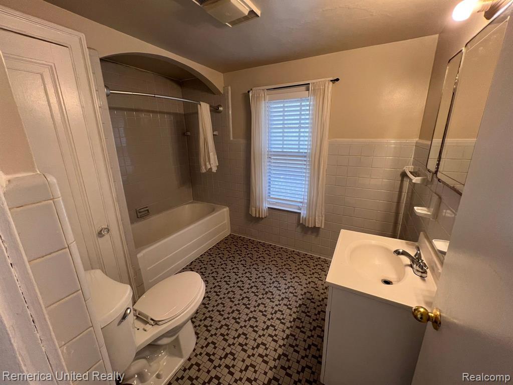 146 Chippewa Road Pontiac, MI 48341 - Photo 28 of 36