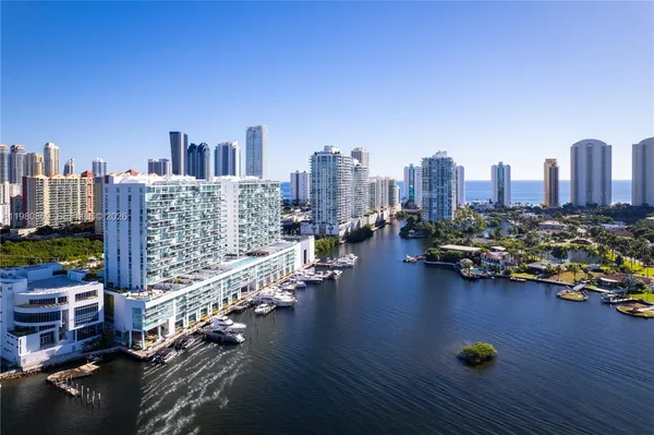 a view of ocean and city view