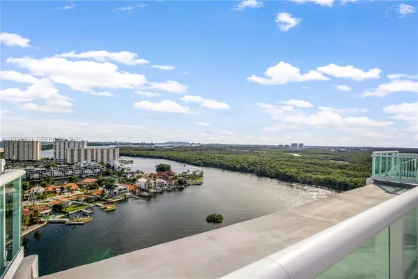 $10,500 | 400 Sunny Isles Boulevard, Unit 2019, Sunny Isles Beach, FL 33160