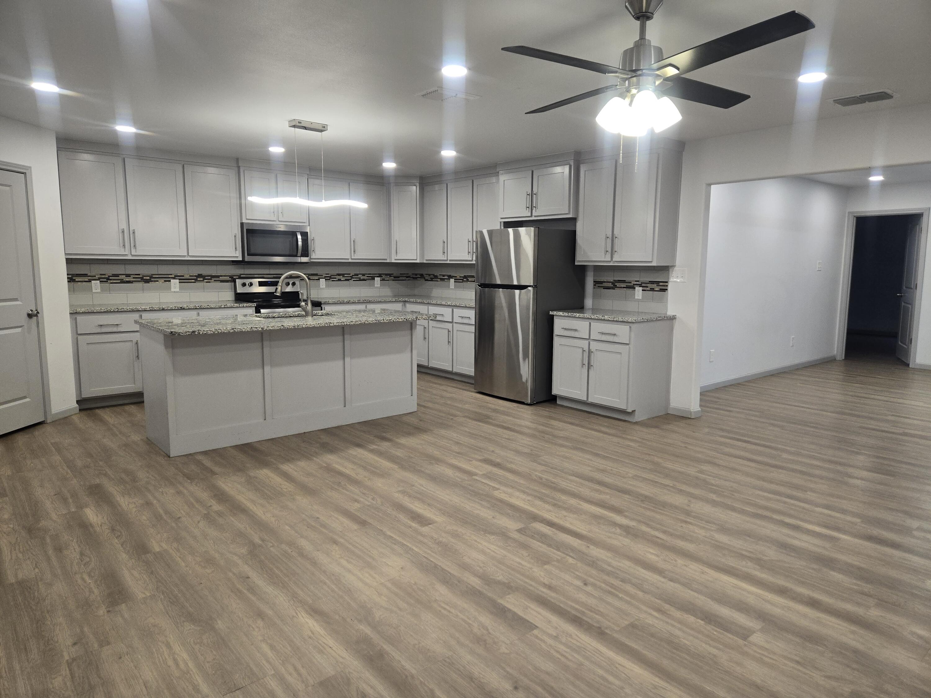 2108 88th Street Lubbock, TX 79423 - Photo 3 of 29 20260522_142634