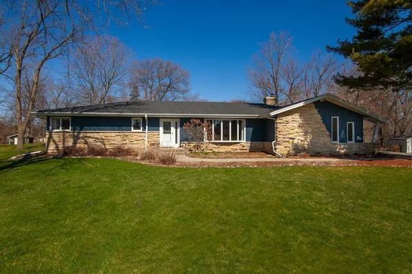 $525,000 | N59W39568 Laketon Avenue, Oconomowoc, WI 53066