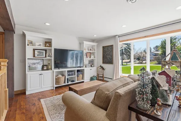 $525,000 | N59W39568 Laketon Avenue, Oconomowoc, WI 53066
