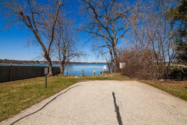 $525,000 | N59W39568 Laketon Avenue, Oconomowoc, WI 53066