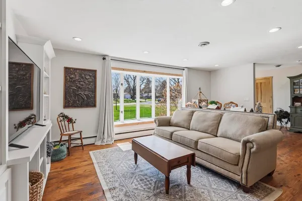 $525,000 | N59W39568 Laketon Avenue, Oconomowoc, WI 53066