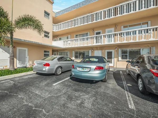$1,700 | 131 Doolen Court, Unit 104, North Palm Beach, FL 33408