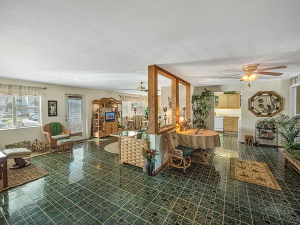 $1,700 | 131 Doolen Court, Unit 104, North Palm Beach, FL 33408