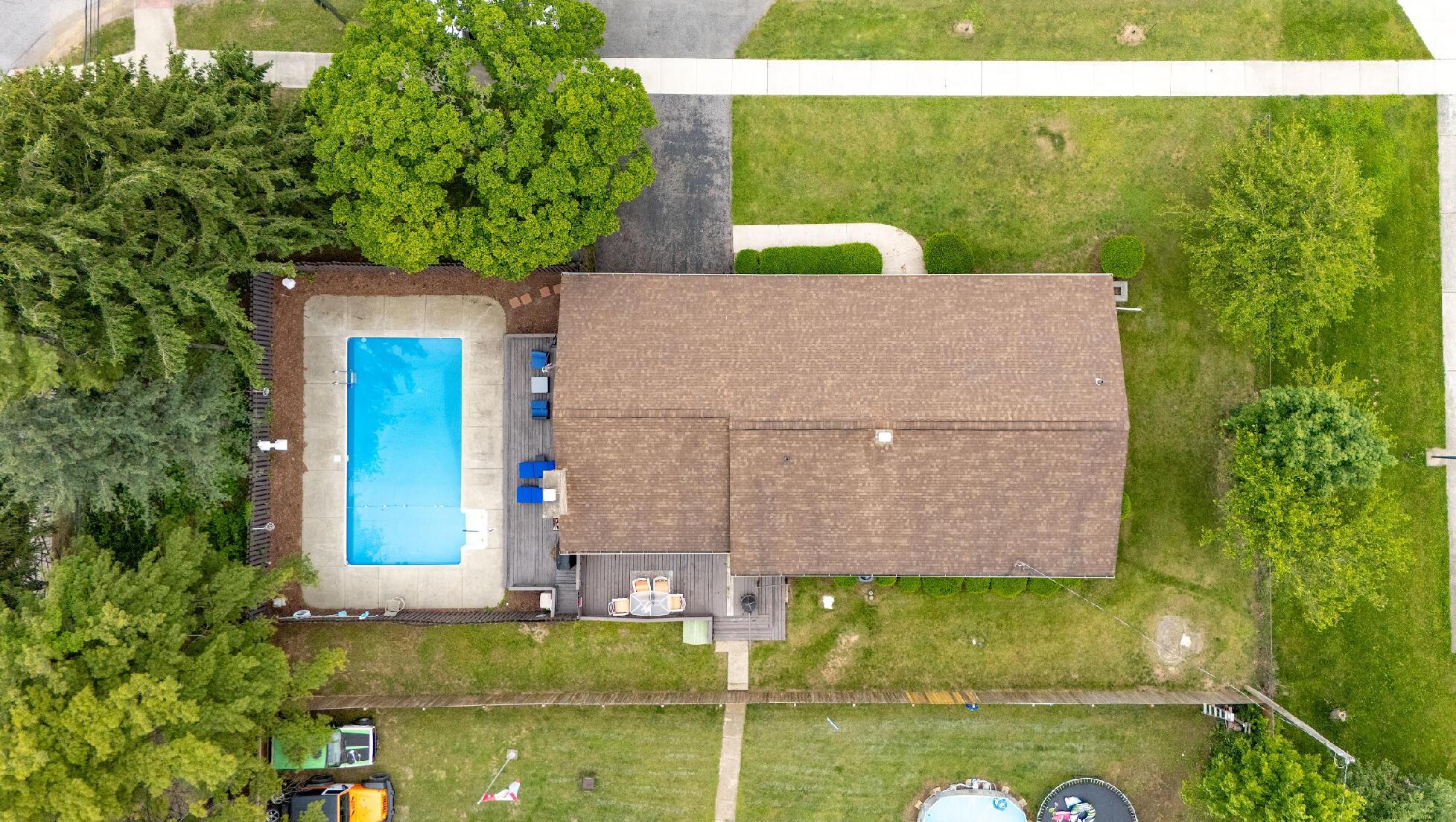 300 Stockbridge Road Columbus, OH 43207 - Photo 37 of 40 Roof view