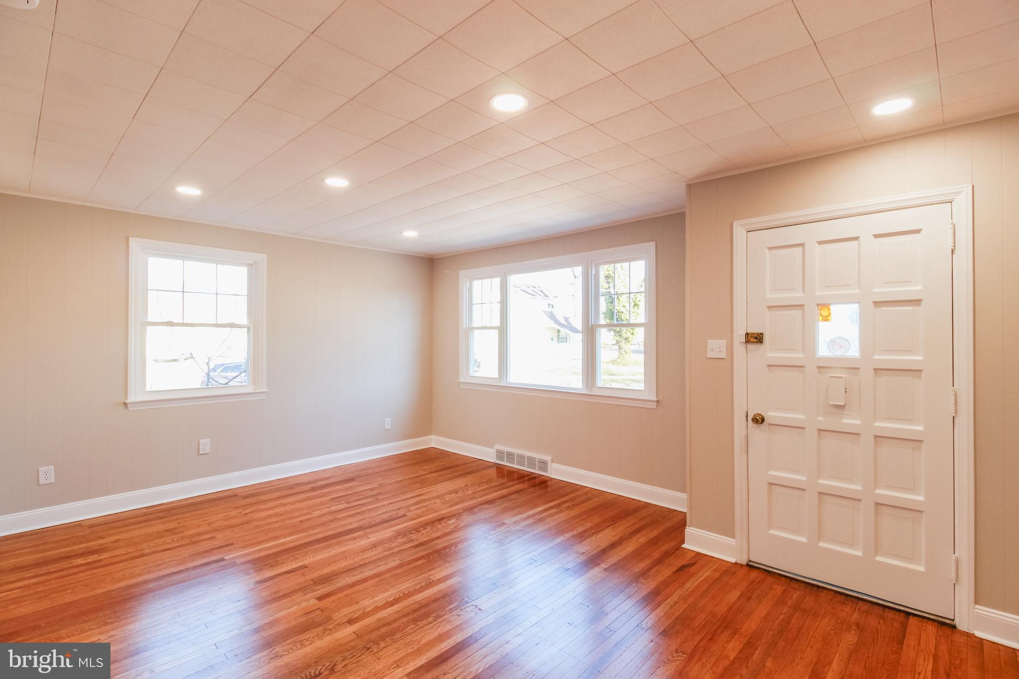 35 Farnsworth Avenue Maple Shade, NJ 08052 - Photo 4 of 29